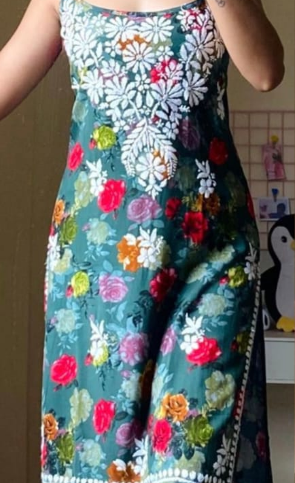 Cotton Chikankaari Kurti with White Floral Embroidery, Sleeveless, Casual Wear