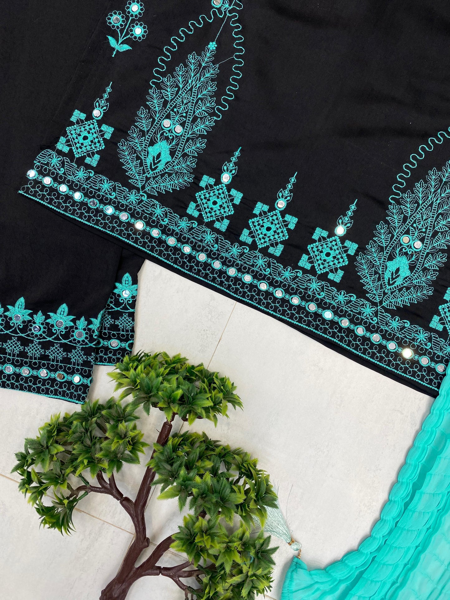Beautiful Embroidery Work Suit| Mirror Work| 3 Pcs Set.