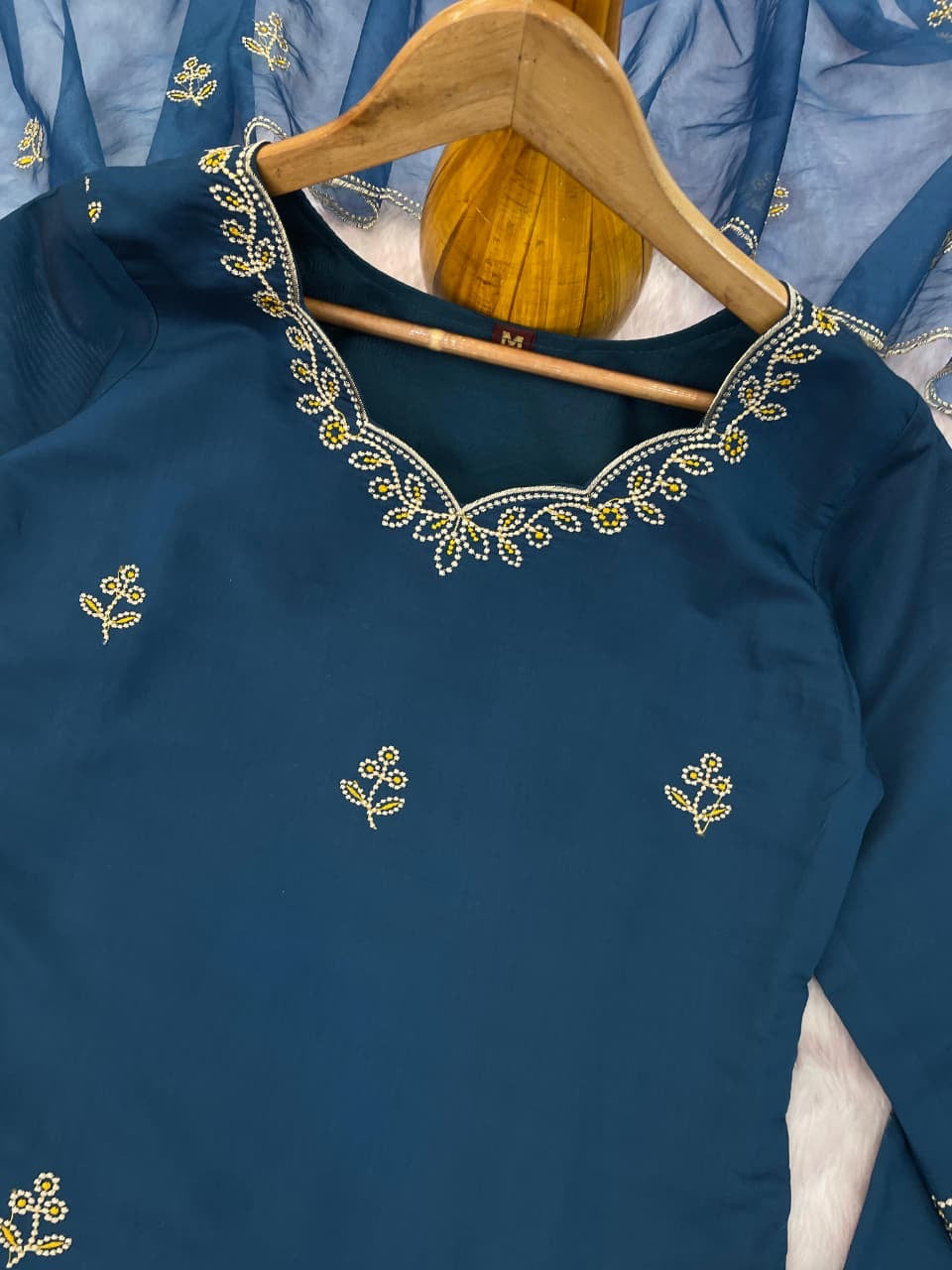 EriWaystyles Presenting New Designer Suit || 3Pcs Set ||