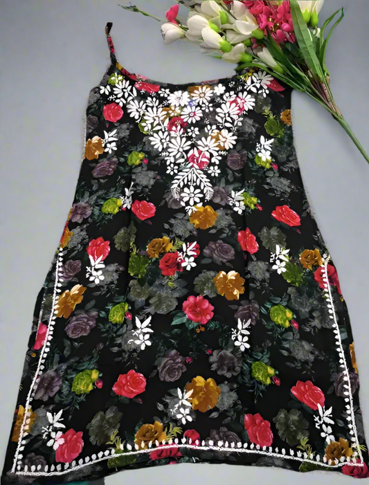 Cotton Chikankaari Kurti with White Floral Embroidery, Sleeveless, Casual Wear