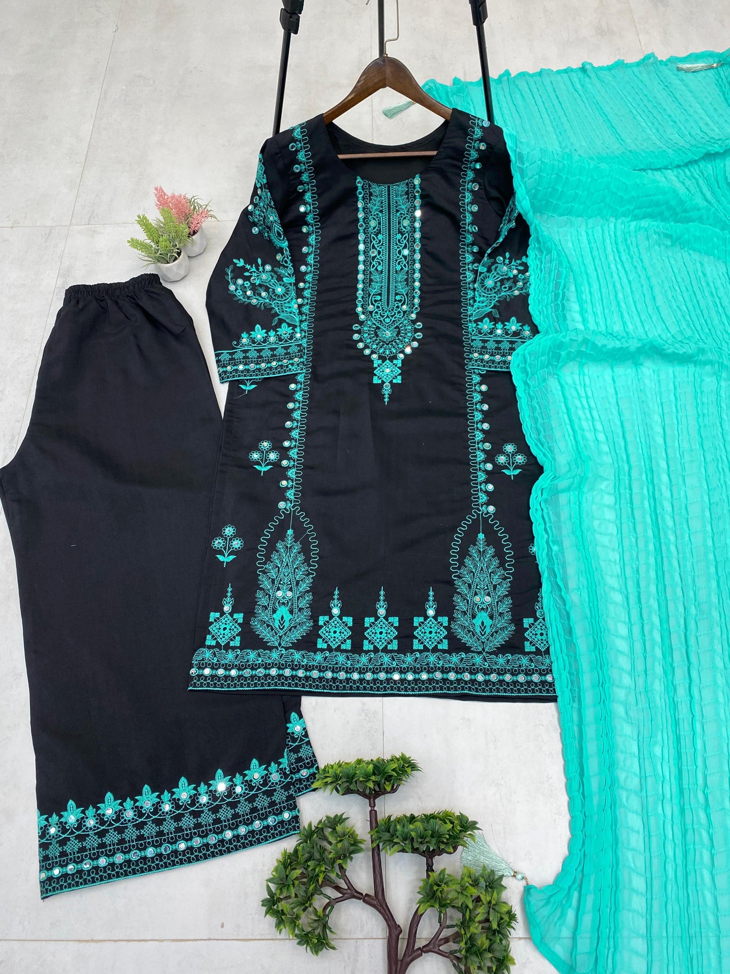 Beautiful Embroidery Work Suit| Mirror Work| 3 Pcs Set.