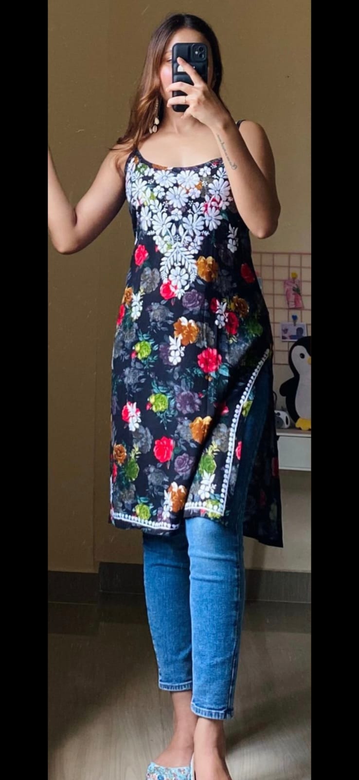 Cotton Chikankaari Kurti with White Floral Embroidery, Sleeveless, Casual Wear