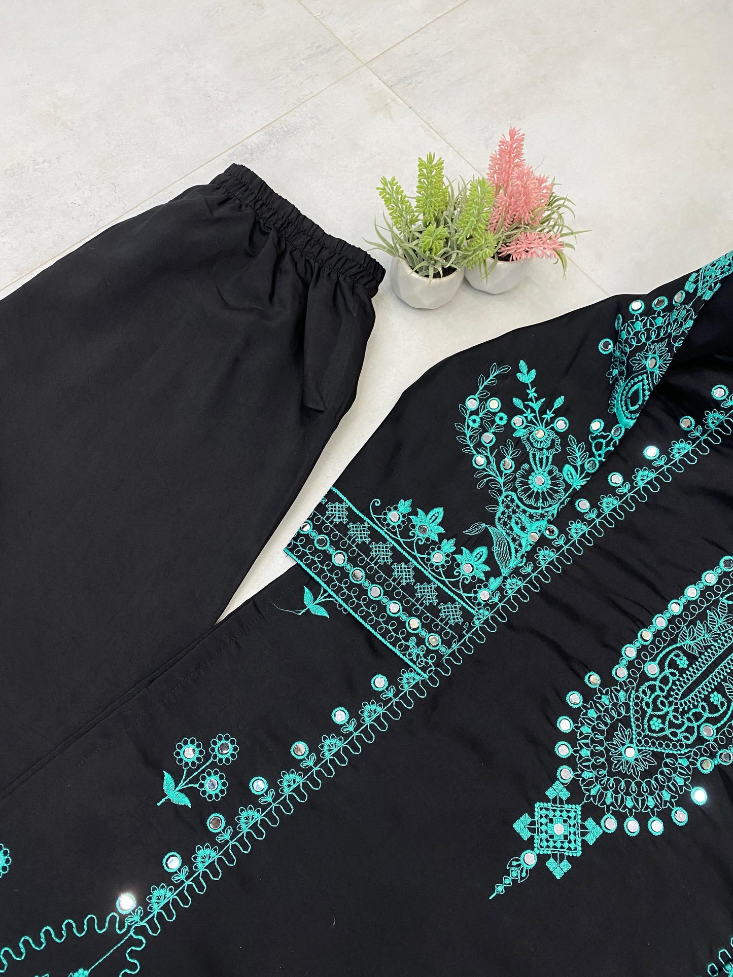 Beautiful Embroidery Work Suit| Mirror Work| 3 Pcs Set.