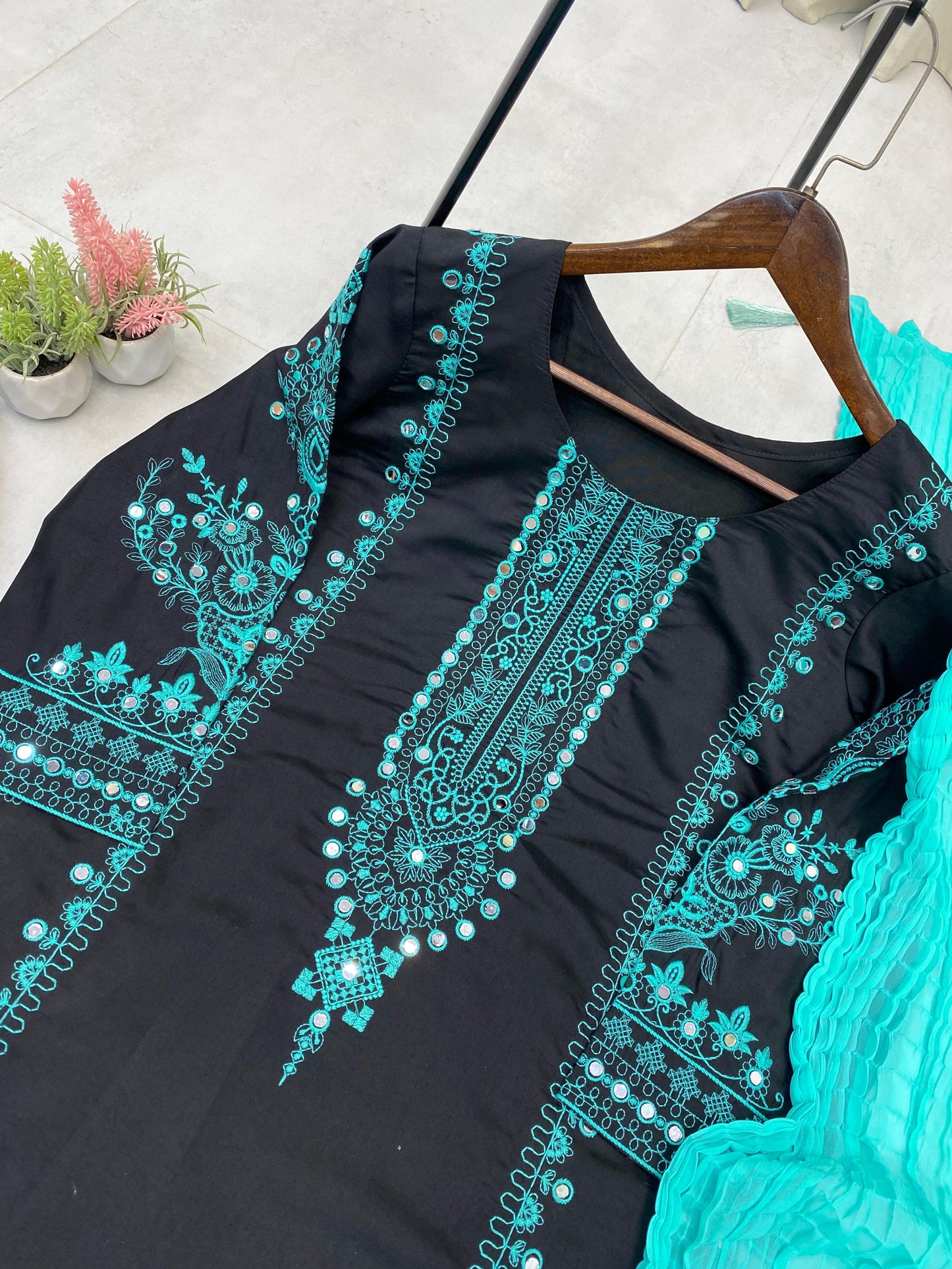 Beautiful Embroidery Work Suit| Mirror Work| 3 Pcs Set.